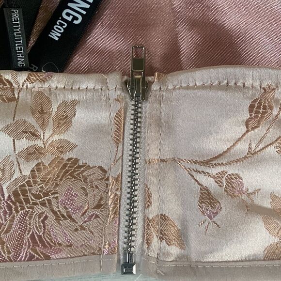 Pretty Little Thing Halter Top NWT - Picture 11 of 13